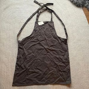 Great neutral apron!